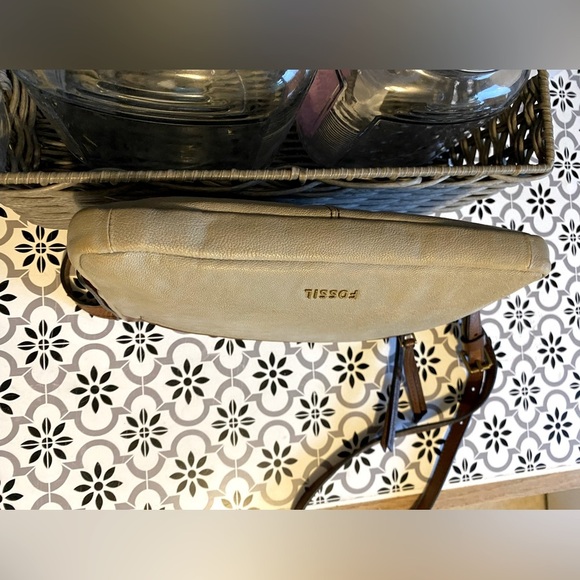 Fossil Leather Crossbody purse - Picture 11 of 16